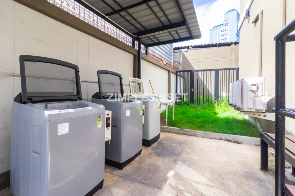 ให้เช่าวงเวียนใหญ่ เจริญนคร : Line @zimple_asset ที่พักรายวันและรายเดือน ย่านวงเวียนใหญ่ ห้องสวยพร้อมเฟอร์นิเจอร์ครบครัน สามารถย้ายเข้าอยู่ได้เลย มีที่จอดรถ ฟิตเนสและสระว่ายน้ำใช้บริการฟรี เพียง 650 m. จากBTSวงเวียนใหญ่