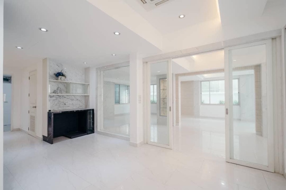 ♦ Prime Location ♦ 3 ชั้น 48.00 ตร.ว. 450.00 ตร.ม. | 4 ห้องนอน 2 ที่จอดรถ | ใกล้ โรงเรียนนานาชาติ NIST 1 นาที, BTS อโศก 5 นาที Loading...