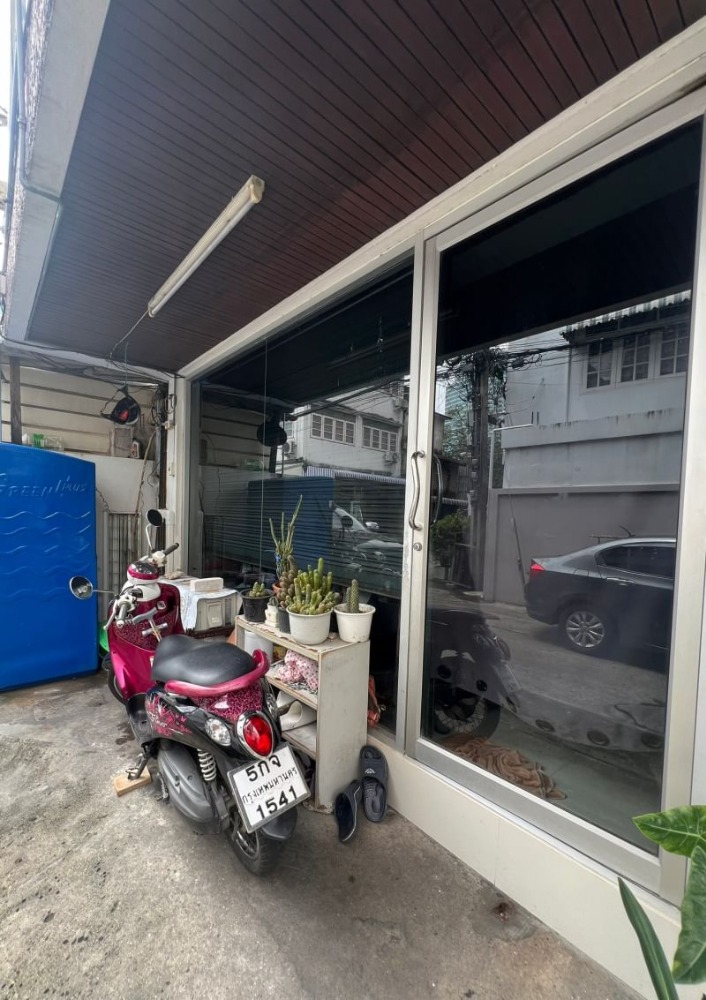 ขายทาวน์โฮมรัชดา ห้วยขวาง : ขายทาวน์โฮม 3 ชั้น 2 คูหาติดกัน ทำเลรัชดา ห้วยขวาง ซอยสุขร่วมกัน หลังโรงแรม The Emerald รัชดา MRT ห้วยขวาง