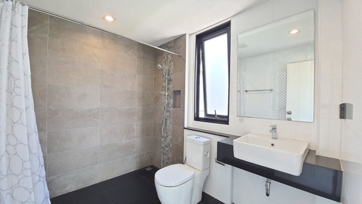 For SaleHome OfficeSamut Prakan,Samrong : For Sale: Townhome Home Office in Prime Location for Business and Investment. Corner Unit, Adjacent to 12m Wide Public Road, Srinakarin 22, Near Bangna-Trad and Srinakarin. Ideal Business Location with Convenient Access