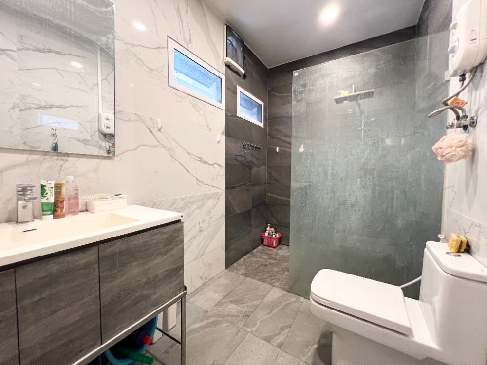 ขายอาคารพาณิชย์สยาม จุฬา สามย่าน : ขาย ตึกแถว 3 ชั้น 2 คูหา ซอยฟูศักดิ์ ย่านบรรทัดทอง พร้อมลิฟต์ เหมาะทำโฮมออฟฟิศ โฮสเทล