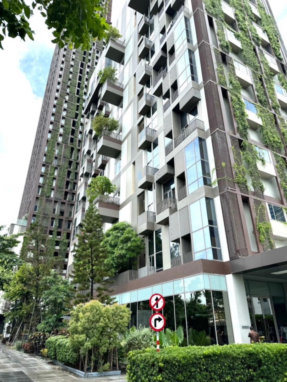 For RentCondoSukhumvit, Asoke, Thonglor : 🎯For rent IDEO MORPH 38 😻Pet-friendly condo 😻Duplex condo IDEO MORPH 38, size 33.6 sq m, high ceiling, fully furnished, ready to move in, common area has a swimming pool, fitness room, convenient location in the heart of the city, Sukhumvit 38, near BTS T
