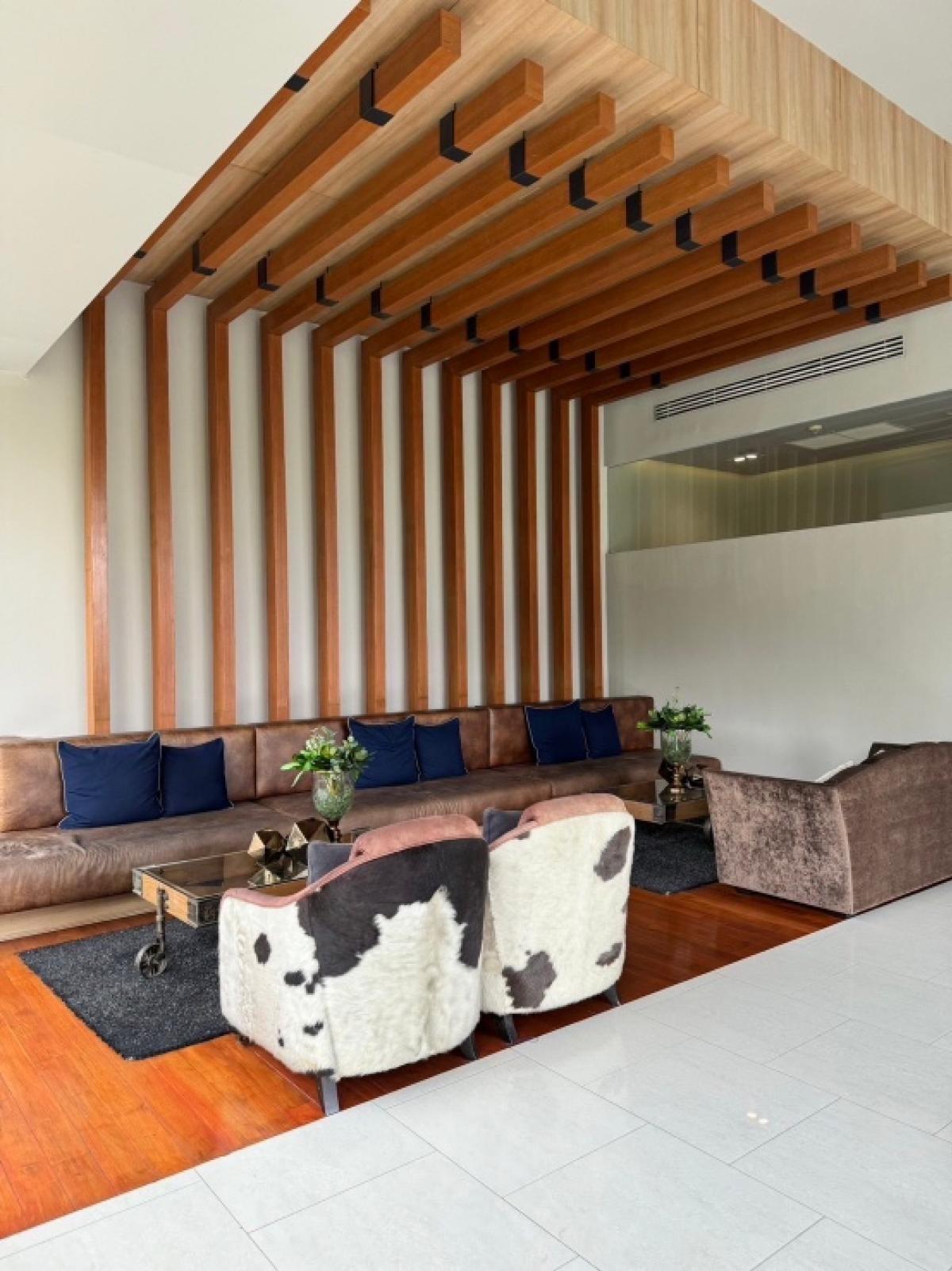 For RentCondoSukhumvit, Asoke, Thonglor : 🎯For rent IDEO MORPH 38 😻Pet-friendly condo 😻Duplex condo IDEO MORPH 38, size 33.6 sq m, high ceiling, fully furnished, ready to move in, common area has a swimming pool, fitness room, convenient location in the heart of the city, Sukhumvit 38, near BTS T