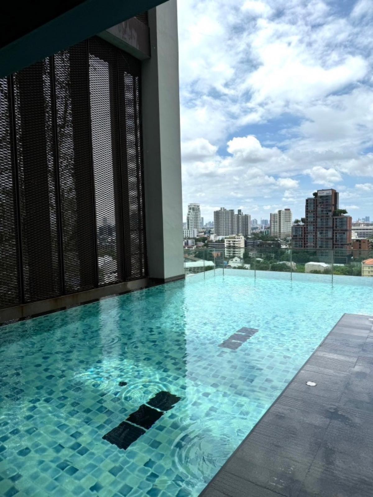 For RentCondoSukhumvit, Asoke, Thonglor : 🎯For rent IDEO MORPH 38 😻Pet-friendly condo 😻Duplex condo IDEO MORPH 38, size 33.6 sq m, high ceiling, fully furnished, ready to move in, common area has a swimming pool, fitness room, convenient location in the heart of the city, Sukhumvit 38, near BTS T