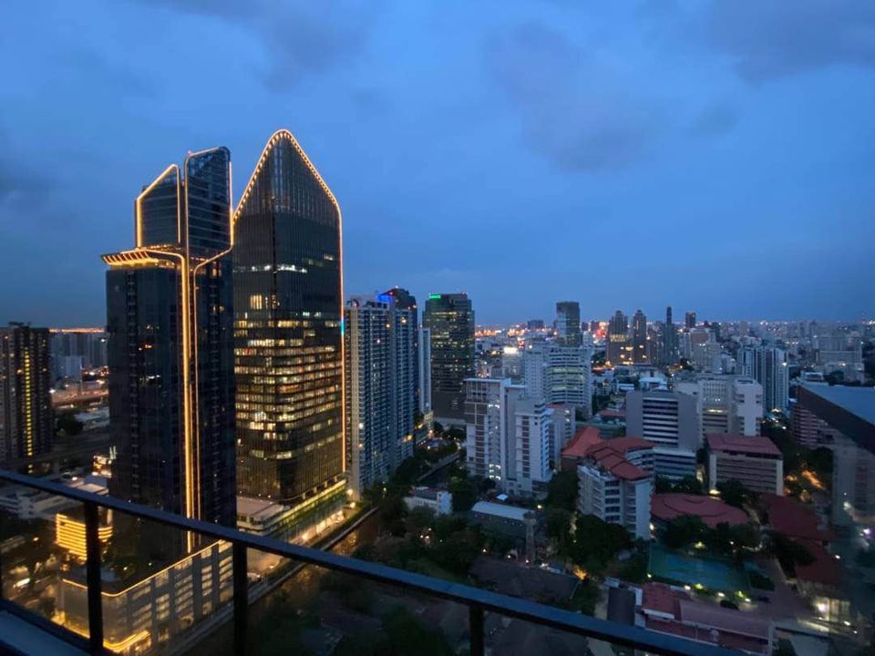 For SaleCondoSukhumvit, Asoke, Thonglor : Condo for sale, The Lofts Asoke, high floor, near MRT Phetchaburi