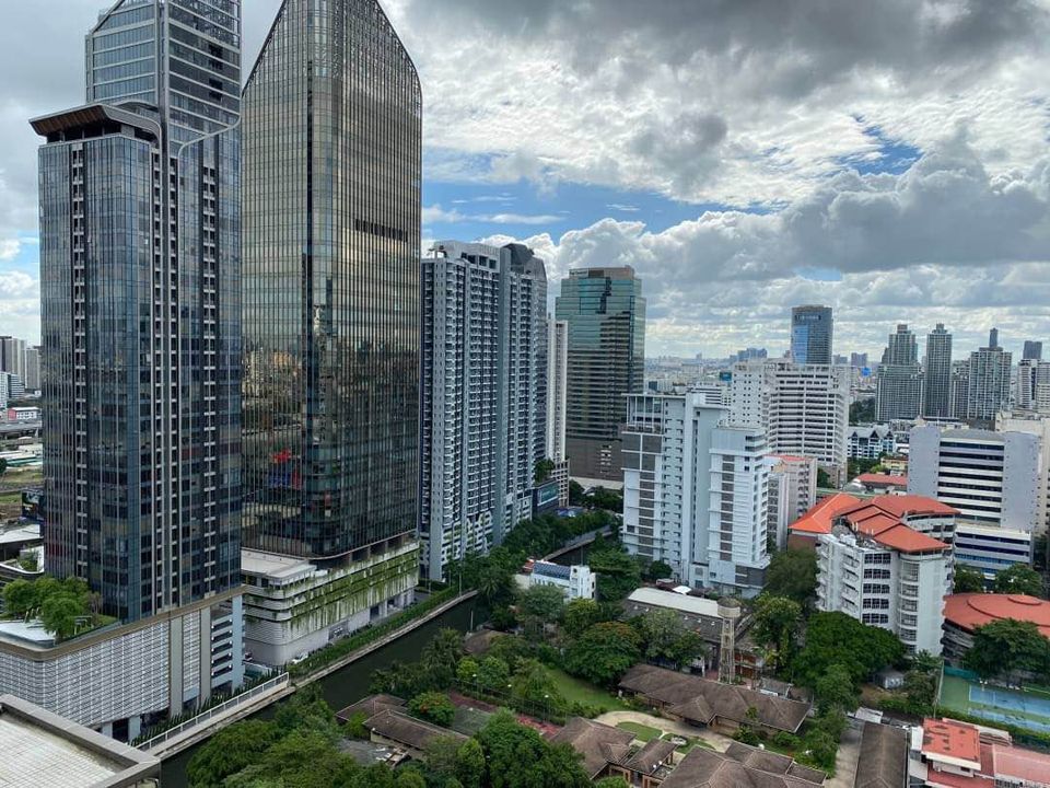 For SaleCondoSukhumvit, Asoke, Thonglor : Condo for sale, The Lofts Asoke, high floor, near MRT Phetchaburi