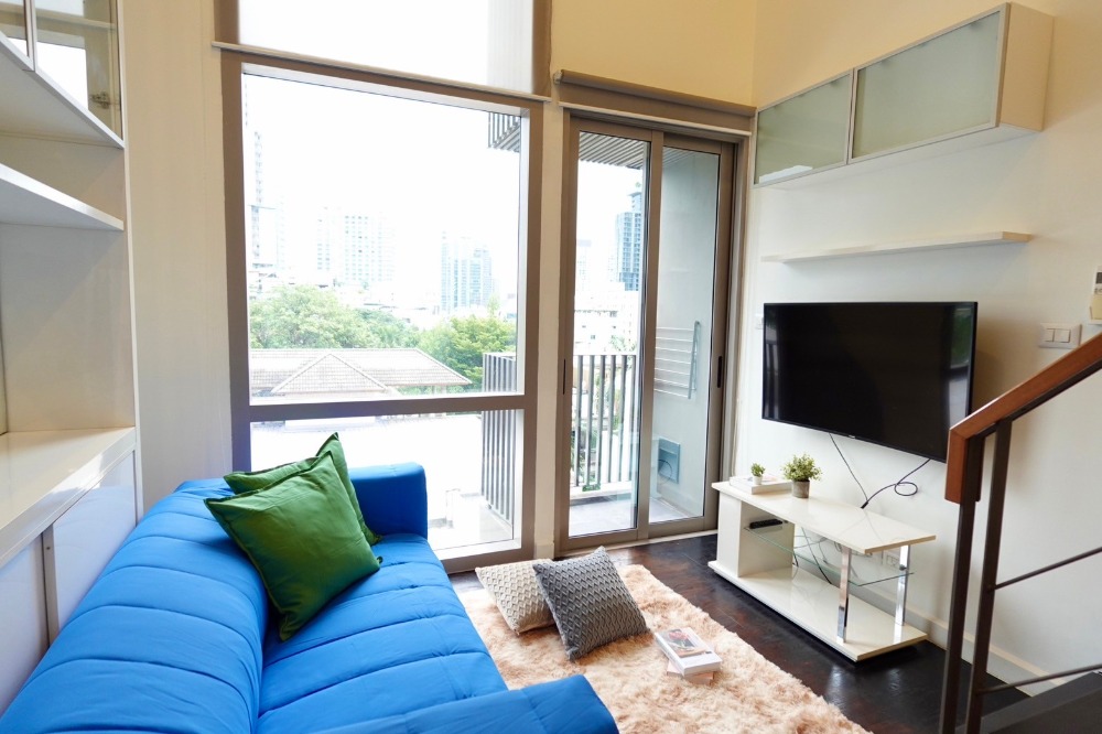 For RentCondoSukhumvit, Asoke, Thonglor : 🎯For rent IDEO MORPH 38 😻Pet-friendly condo 😻Duplex condo IDEO MORPH 38, size 33.6 sq m, high ceiling, fully furnished, ready to move in, common area has a swimming pool, fitness room, convenient location in the heart of the city, Sukhumvit 38, near BTS T