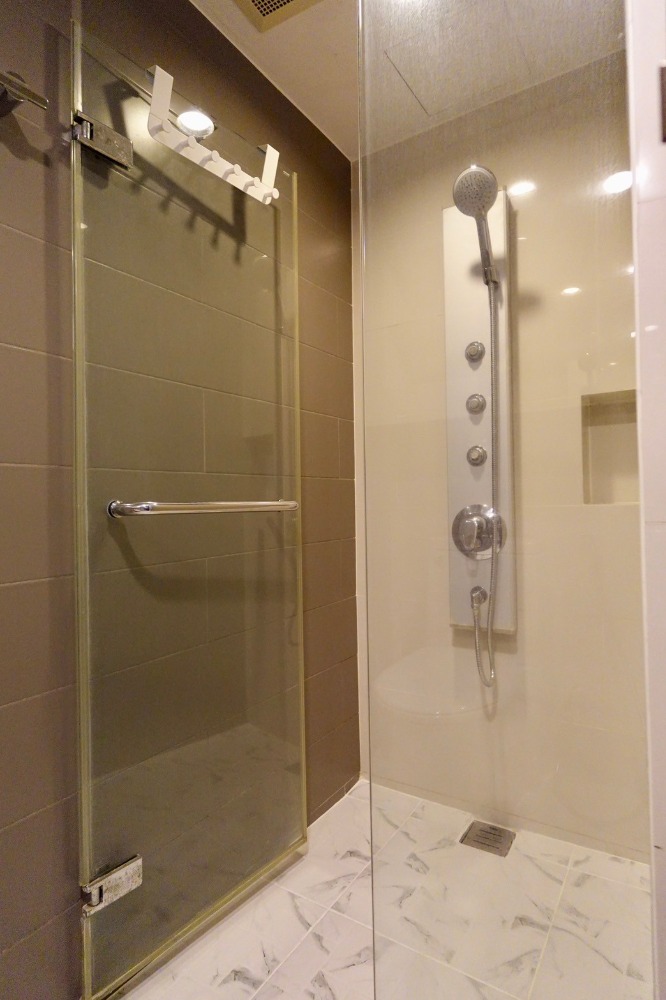 For RentCondoSukhumvit, Asoke, Thonglor : 🎯For rent IDEO MORPH 38 😻Pet-friendly condo 😻Duplex condo IDEO MORPH 38, size 33.6 sq m, high ceiling, fully furnished, ready to move in, common area has a swimming pool, fitness room, convenient location in the heart of the city, Sukhumvit 38, near BTS T