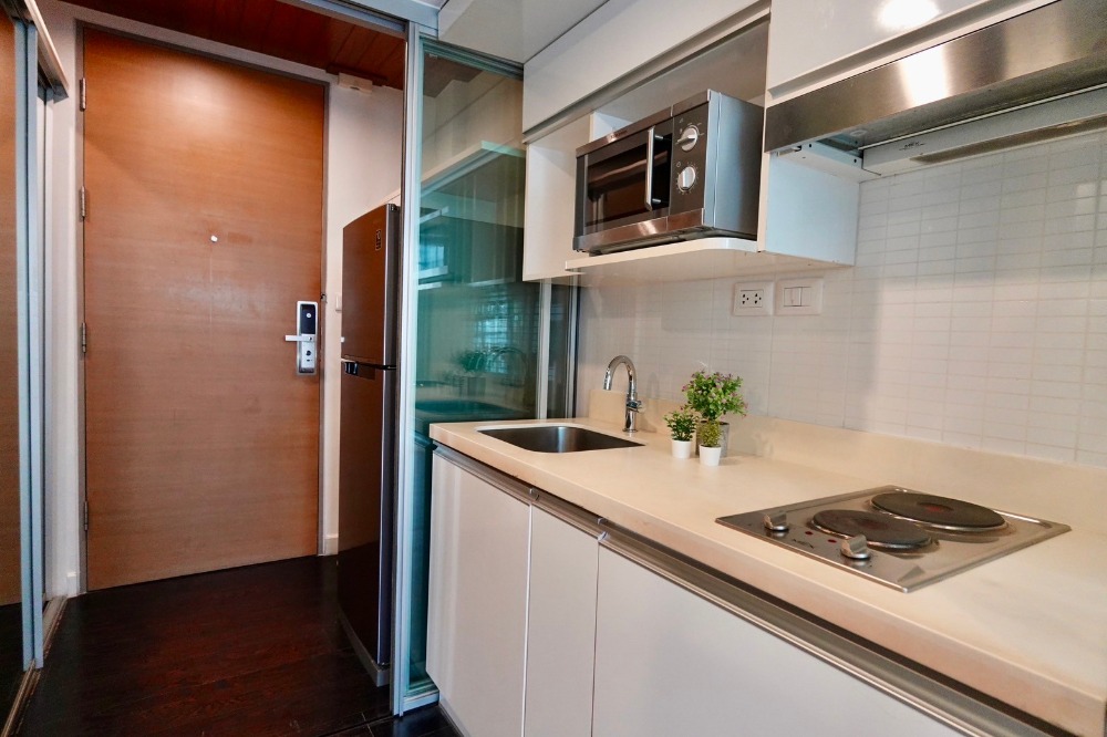 For RentCondoSukhumvit, Asoke, Thonglor : 🎯For rent IDEO MORPH 38 😻Pet-friendly condo 😻Duplex condo IDEO MORPH 38, size 33.6 sq m, high ceiling, fully furnished, ready to move in, common area has a swimming pool, fitness room, convenient location in the heart of the city, Sukhumvit 38, near BTS T