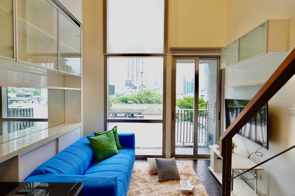 For RentCondoSukhumvit, Asoke, Thonglor : 🎯For rent IDEO MORPH 38 😻Pet-friendly condo 😻Duplex condo IDEO MORPH 38, size 33.6 sq m, high ceiling, fully furnished, ready to move in, common area has a swimming pool, fitness room, convenient location in the heart of the city, Sukhumvit 38, near BTS T