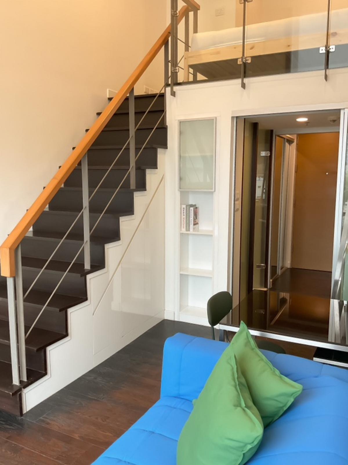 For RentCondoSukhumvit, Asoke, Thonglor : 🎯For rent IDEO MORPH 38 😻Pet-friendly condo 😻Duplex condo IDEO MORPH 38, size 33.6 sq m, high ceiling, fully furnished, ready to move in, common area has a swimming pool, fitness room, convenient location in the heart of the city, Sukhumvit 38, near BTS T