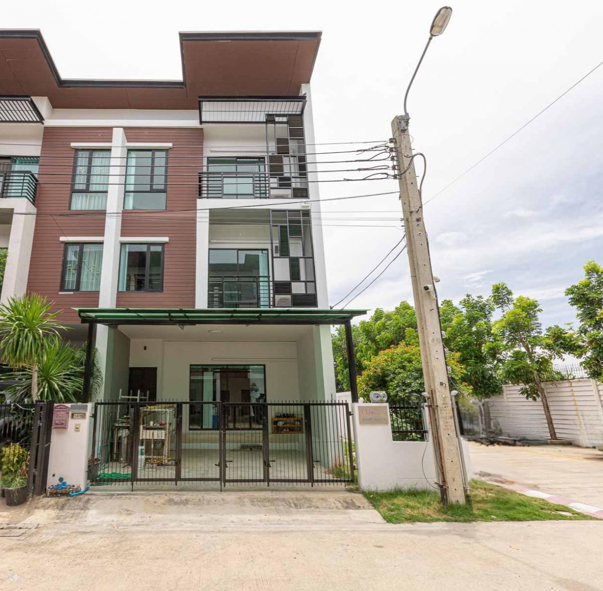 ขายทาวน์โฮมบางนา แบริ่ง ลาซาล : บ้านแปลงมุม ฟรีค่าโอน ประกาศโดยเจ้าของ