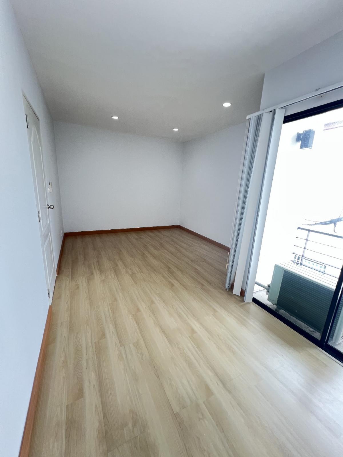 For SaleTownhomeBangna, Bearing, Lasalle : Fully furnished house, ready to move in, price lower than cost.