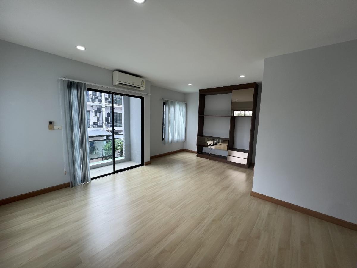 For SaleTownhomeBangna, Bearing, Lasalle : Fully furnished house, ready to move in, price lower than cost.