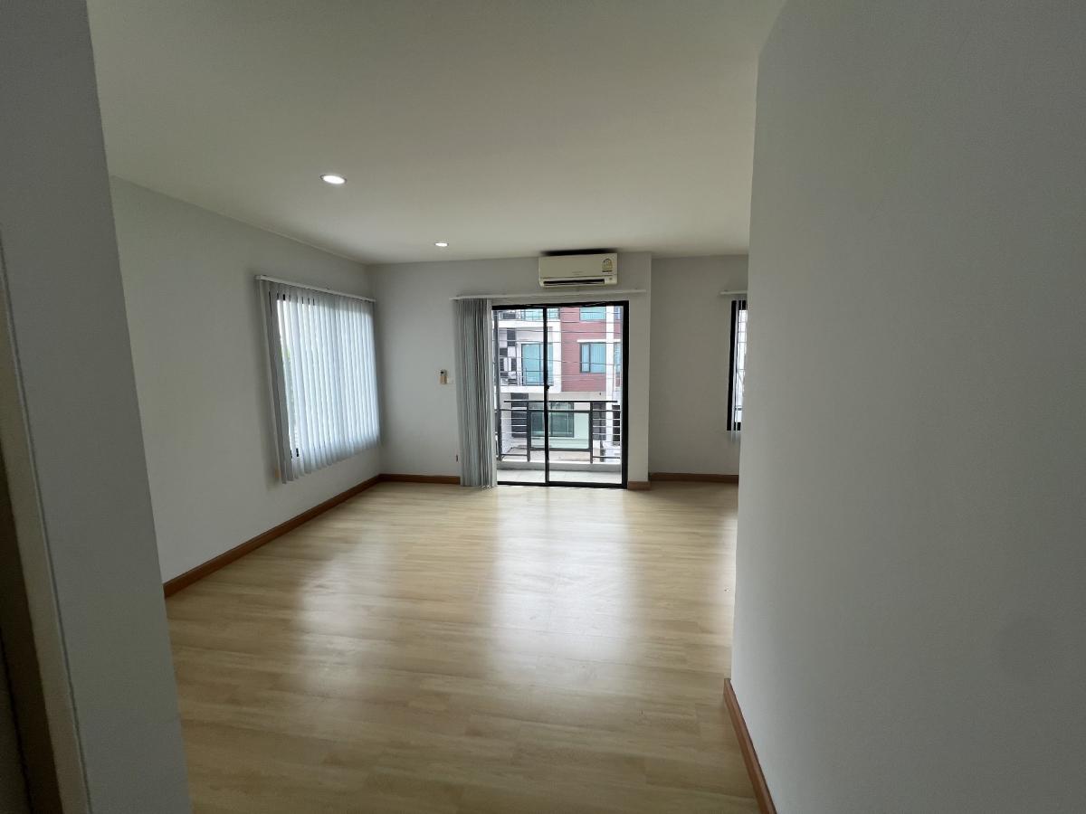 For SaleTownhomeBangna, Bearing, Lasalle : Fully furnished house, ready to move in, price lower than cost.