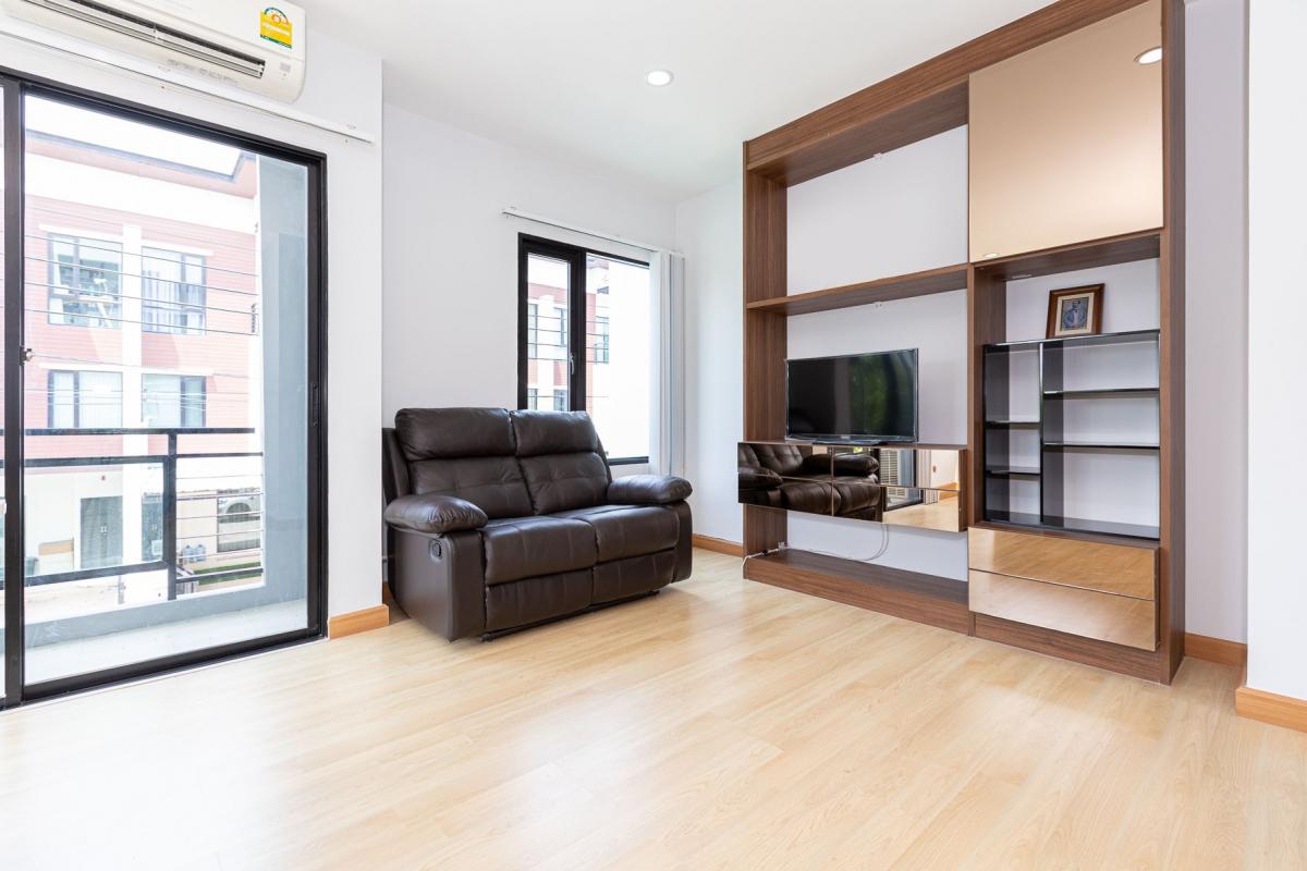 For SaleTownhomeBangna, Bearing, Lasalle : Fully furnished house, ready to move in, price lower than cost.