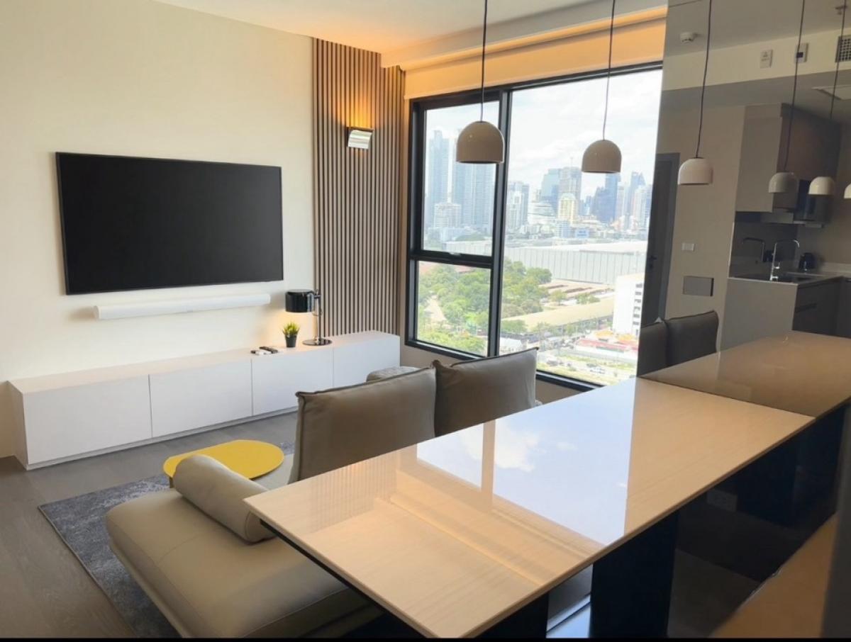 For RentCondoKhlongtoei, Kluaynamthai : 2 bedrooms, Benja Park view, high floor, Dragon corner position, south-west direction, Bangkok Day view, with housekeeper and trainer 4 times per month throughout the lease contract, make an appointment to view the project 064-4534697