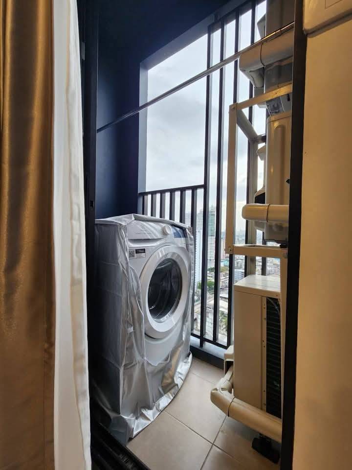 For RentCondoSeri Thai, Ramkhamhaeng Nida : Unfurnished room for rent, Near the Lamsalee Interchange BTS Station, connecting to 3 BTS lines: Orange, Yellow and Brown. Near the Kanchanaphisek Ring Road, Motorway