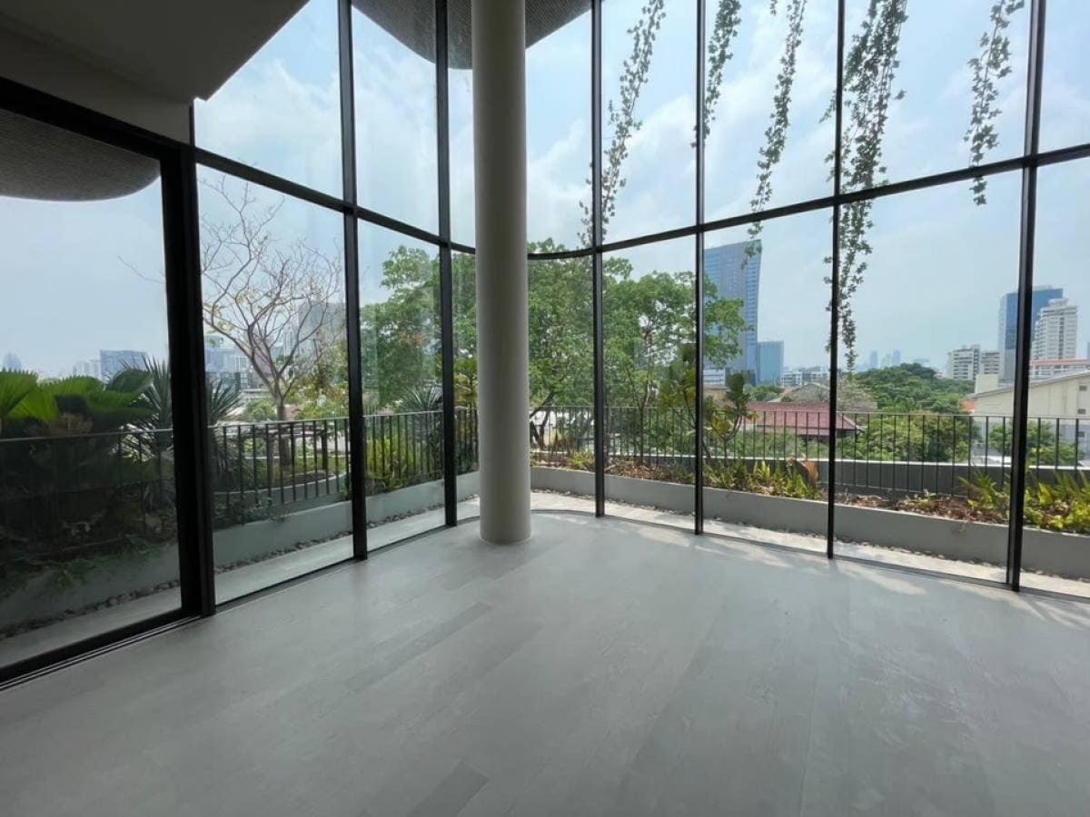 ขายคอนโดอารีย์ อนุสาวรีย์ : 📢👇 Kalm Penthouse Ari is a brand-new, luxurious penthouse located in the Phaholyothin area! feeling of being in a cozy, shaded home with convenient access to multiple routes, surrounded by numerous famous restaurants and cafes.