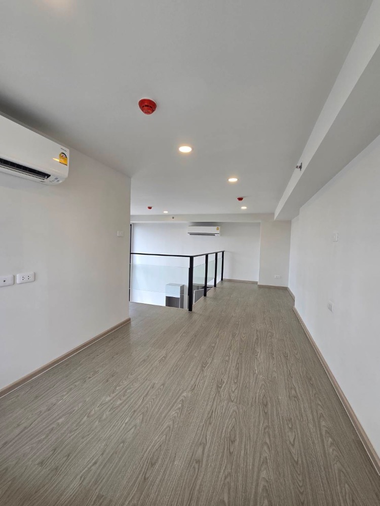 ให้เช่าคอนโดเสรีไทย-นิด้า : Duplex ห้อง 2ชั้น พร้อมเครื่องใช้ไฟฟ้า และเฟอร์นิเจอร์ครบ (ห้องมุม) 