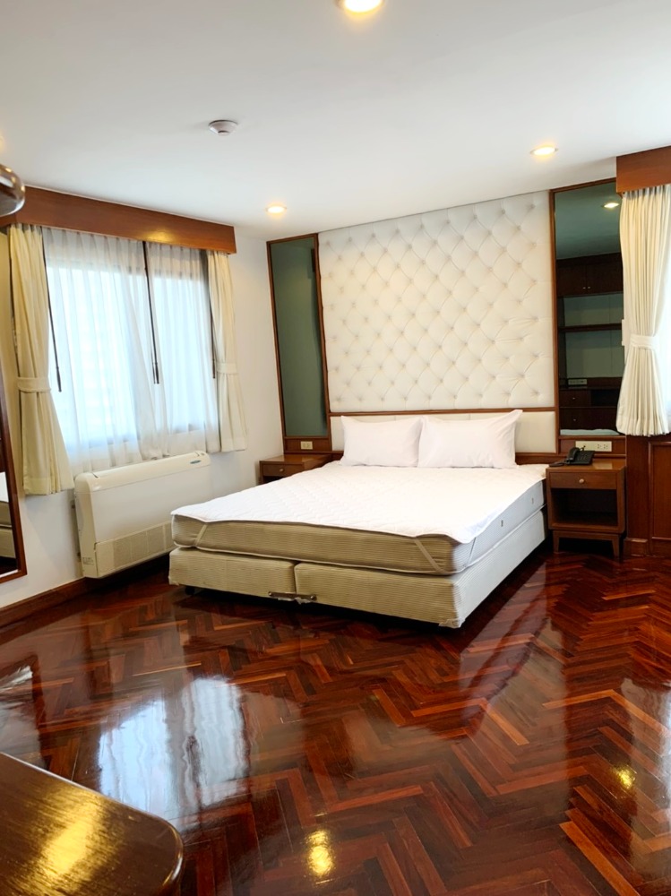 ให้เช่าคอนโดนานา : Pet-Friendly Apartment 3 Bed 220 sqm, 12 mins walk to BTS Nana 65,000 per month