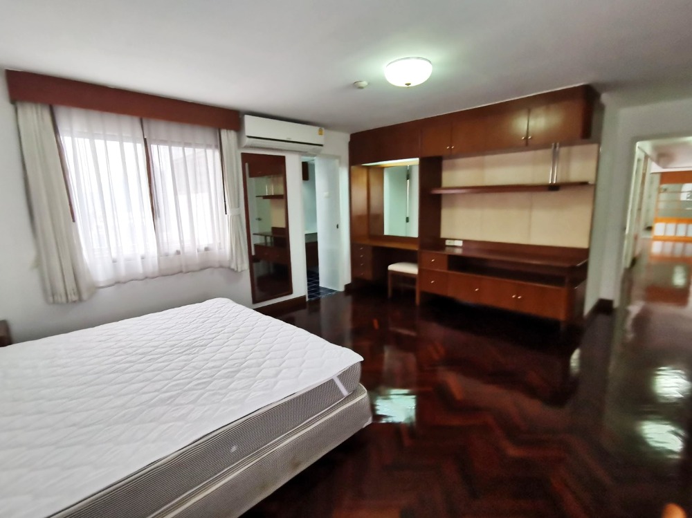 ให้เช่าคอนโดนานา : Pet-Friendly Apartment 3 Bed 220 sqm, 12 mins walk to BTS Nana 65,000 per month