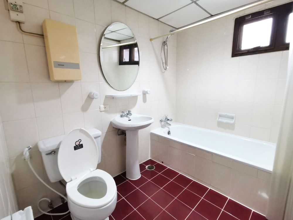 ให้เช่าคอนโดนานา : Pet-Friendly Apartment 3 Bed 220 sqm, 12 mins walk to BTS Nana 65,000 per month