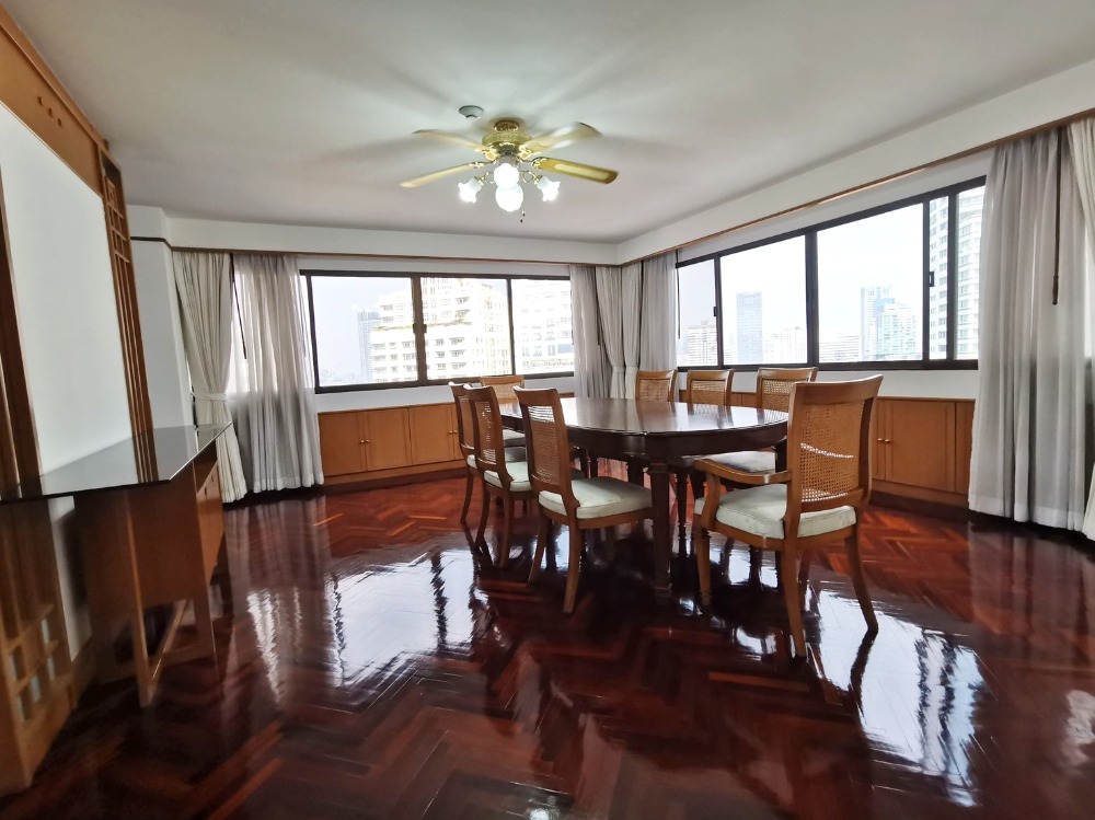 ให้เช่าคอนโดนานา : Pet-Friendly Apartment 3 Bed 220 sqm, 12 mins walk to BTS Nana 65,000 per month
