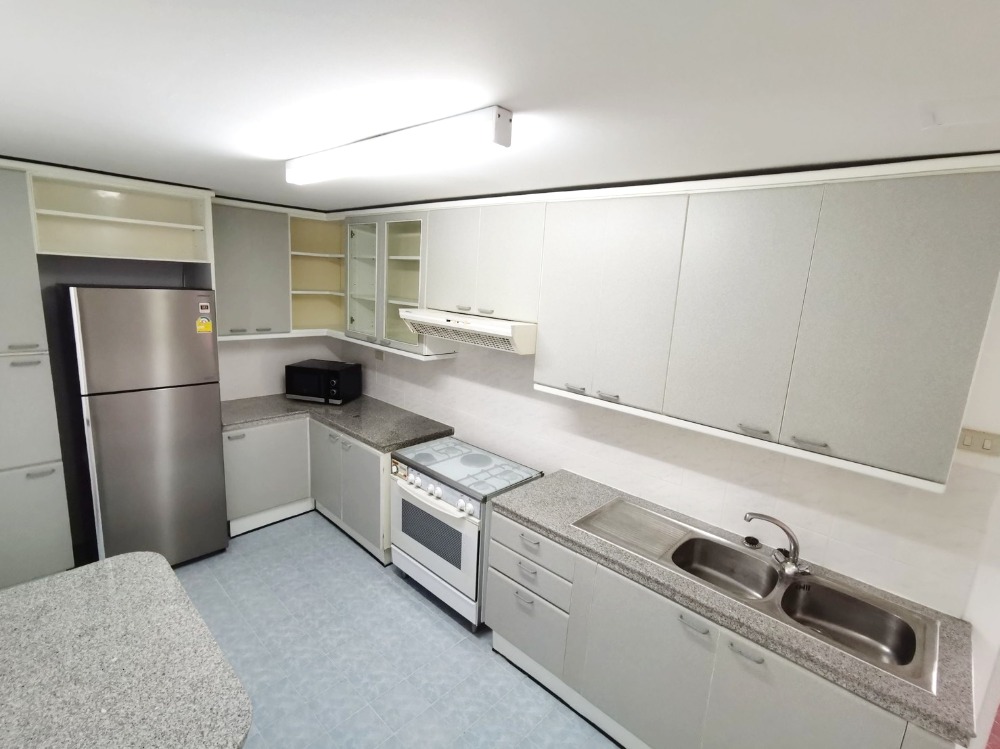 ให้เช่าคอนโดนานา : Pet-Friendly Apartment 3 Bed 220 sqm, 12 mins walk to BTS Nana 65,000 per month