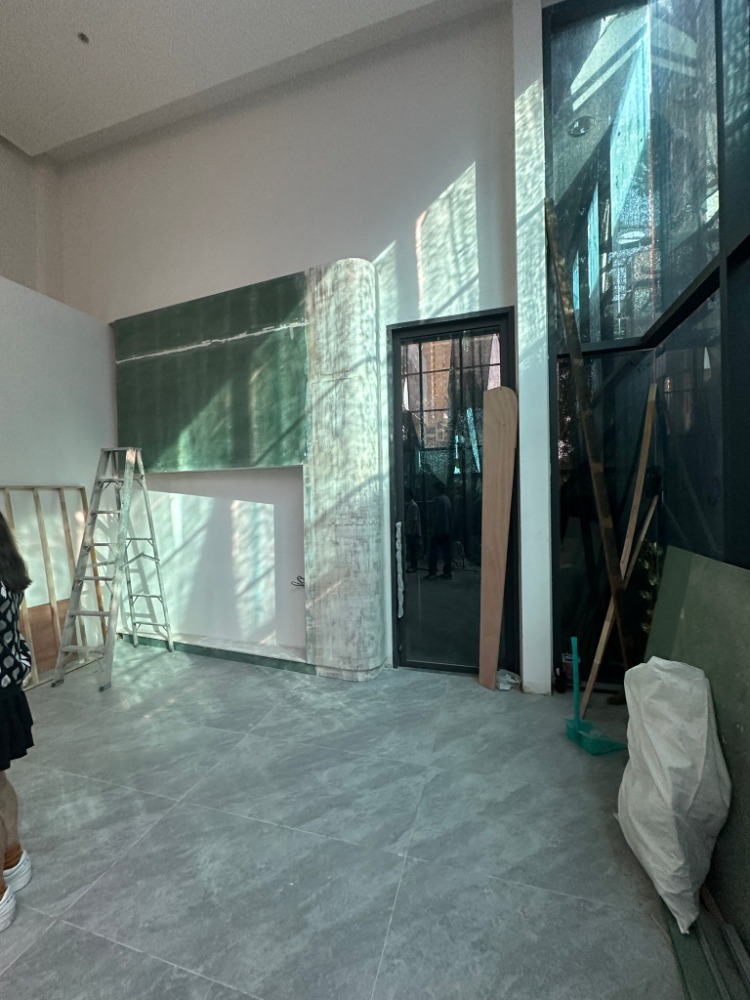 For RentShop HouseSukhumvit, Asoke, Thonglor : For rent: 5-storey building, area 133 square wah, near Donki Mall, Soi Thonglor 10