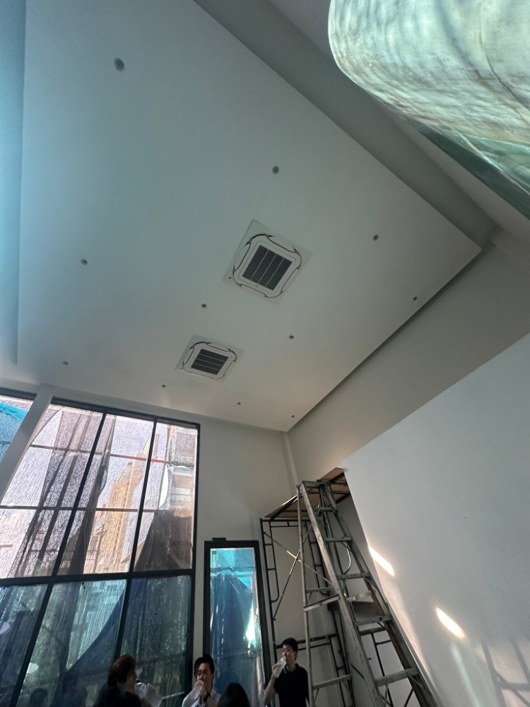 For RentShop HouseSukhumvit, Asoke, Thonglor : For rent: 5-storey building, area 133 square wah, near Donki Mall, Soi Thonglor 10