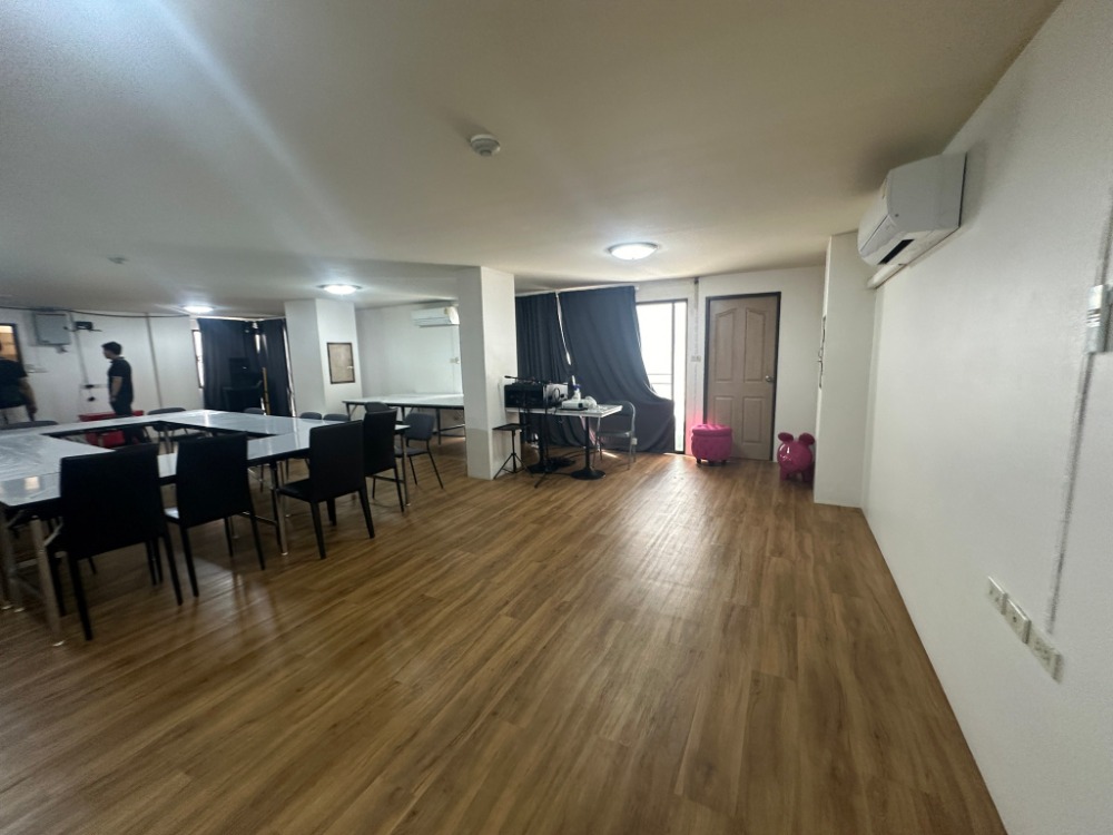 For RentShop HouseSukhumvit, Asoke, Thonglor : For rent: 5-storey building, area 133 square wah, near Donki Mall, Soi Thonglor 10