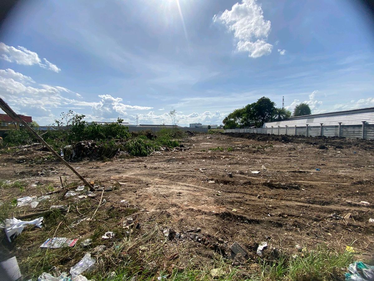 ขายที่ดินมหาชัย สมุทรสาคร : ขายที่ดินใจกลางสมุทรสาคร ติดถนน6เลน. Selling land in the heart of Samut Sakhon, adjacent to a 6-lane road.