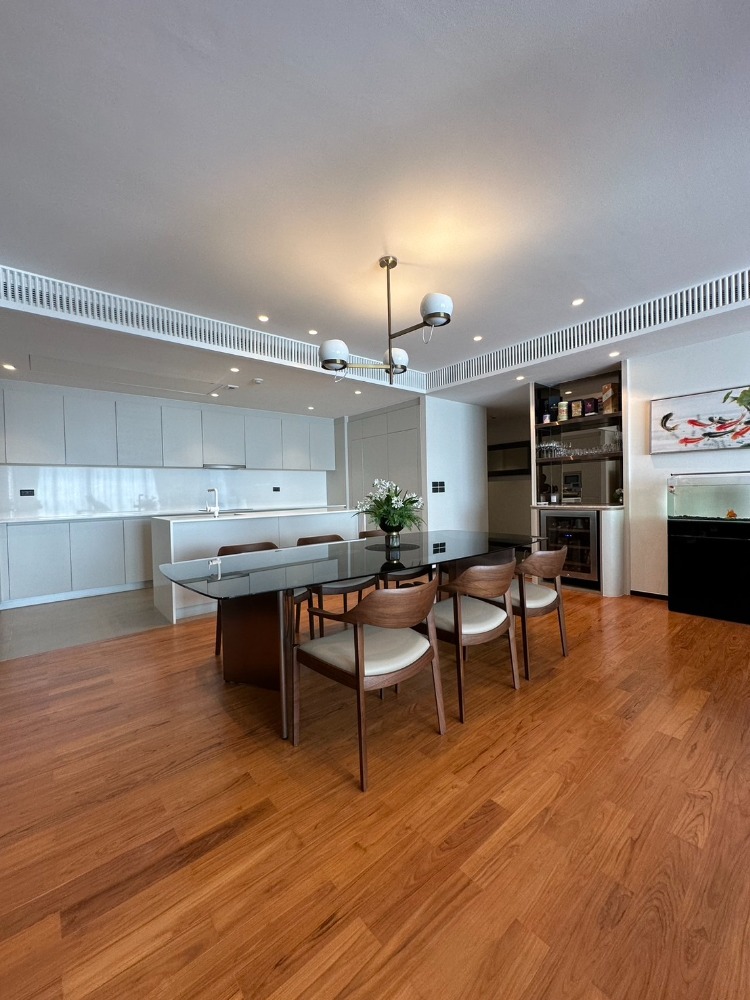 For SaleCondoSukhumvit, Asoke, Thonglor : Urgent sale! Thonglor condo, large room, 3 bedrooms, 3 bathrooms, 180 sq m., pets allowed, 200 m. J Avenue