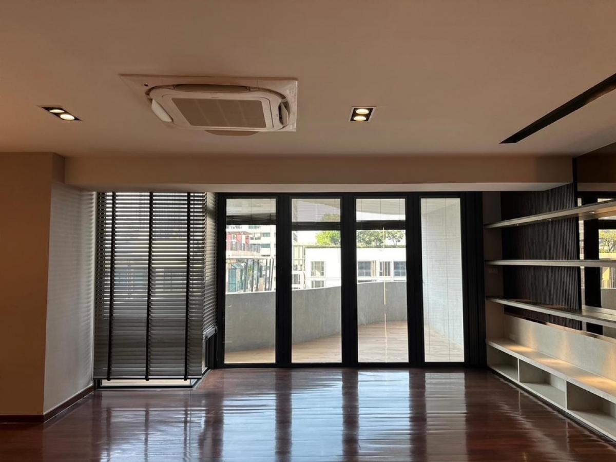 ขายคอนโดวิทยุ ชิดลม หลังสวน : 📢👇Newly renovated Penthouse at Ploenchit Terrace for sale, big balcony , located  near Central World, Central Embassy, Central Chidlom, express way