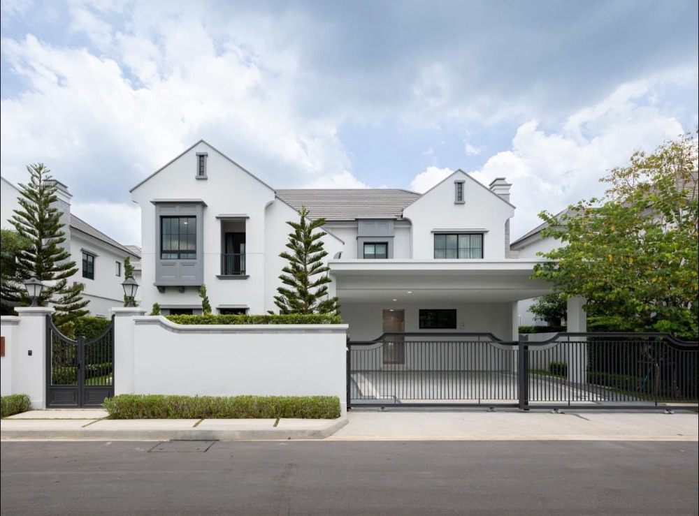 For SaleHousePattanakan, Srinakarin : ♦ Nice decoration ♦ detached house 2 storey 100.20 sq.w., 302.00 sq.m. | 4 Beds 5 Baths | near Little Walk 8 mins, Market Place Krungthepkreetha 10 mins, Brighton International School 13 mins