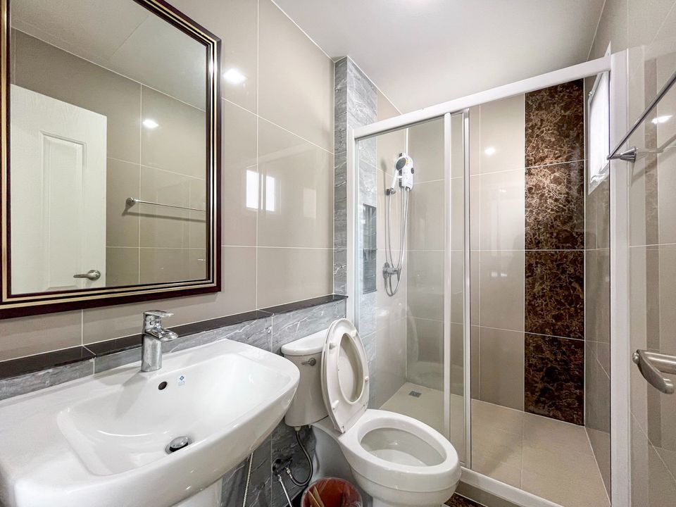 For RentHouseThaphra, Talat Phlu, Wutthakat : House for rent with furniture, Golden Neo Sathorn Village (Golden Neo Sathorn), 2-storey house, 3 bedrooms, 4 bathrooms, fully furnished, ready to move in, near Sathorn 10 minutes and BTS Wutthakat