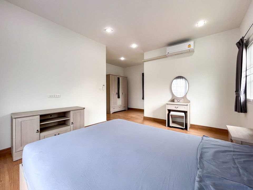 For RentHouseThaphra, Talat Phlu, Wutthakat : House for rent with furniture, Golden Neo Sathorn Village (Golden Neo Sathorn), 2-storey house, 3 bedrooms, 4 bathrooms, fully furnished, ready to move in, near Sathorn 10 minutes and BTS Wutthakat