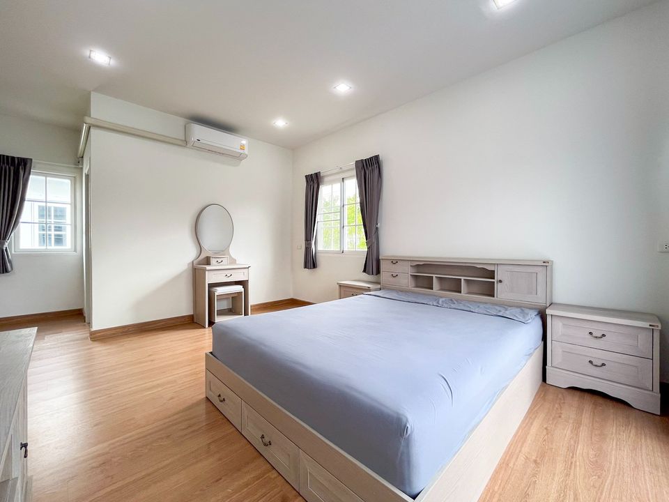 For RentHouseThaphra, Talat Phlu, Wutthakat : House for rent with furniture, Golden Neo Sathorn Village (Golden Neo Sathorn), 2-storey house, 3 bedrooms, 4 bathrooms, fully furnished, ready to move in, near Sathorn 10 minutes and BTS Wutthakat