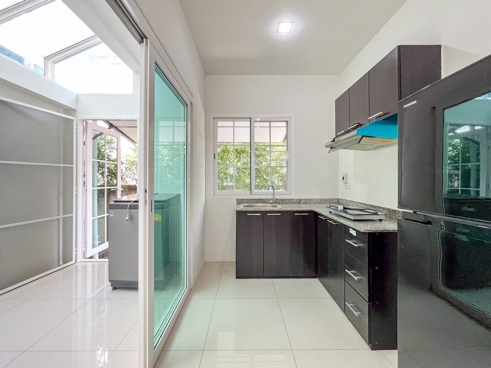 For RentHouseThaphra, Talat Phlu, Wutthakat : House for rent with furniture, Golden Neo Sathorn Village (Golden Neo Sathorn), 2-storey house, 3 bedrooms, 4 bathrooms, fully furnished, ready to move in, near Sathorn 10 minutes and BTS Wutthakat