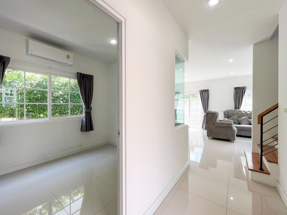 For RentHouseThaphra, Talat Phlu, Wutthakat : House for rent with furniture, Golden Neo Sathorn Village (Golden Neo Sathorn), 2-storey house, 3 bedrooms, 4 bathrooms, fully furnished, ready to move in, near Sathorn 10 minutes and BTS Wutthakat