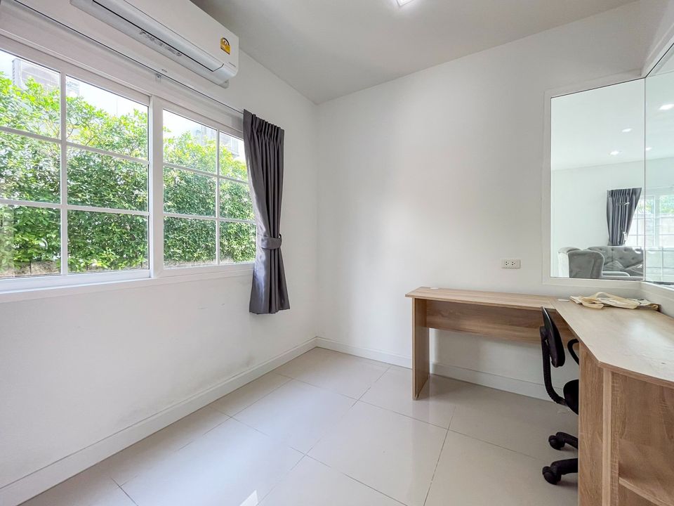 For RentHouseThaphra, Talat Phlu, Wutthakat : House for rent with furniture, Golden Neo Sathorn Village (Golden Neo Sathorn), 2-storey house, 3 bedrooms, 4 bathrooms, fully furnished, ready to move in, near Sathorn 10 minutes and BTS Wutthakat