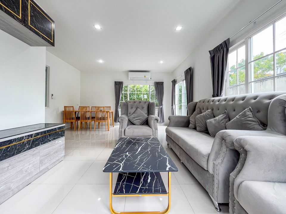 For RentHouseThaphra, Talat Phlu, Wutthakat : House for rent with furniture, Golden Neo Sathorn Village (Golden Neo Sathorn), 2-storey house, 3 bedrooms, 4 bathrooms, fully furnished, ready to move in, near Sathorn 10 minutes and BTS Wutthakat