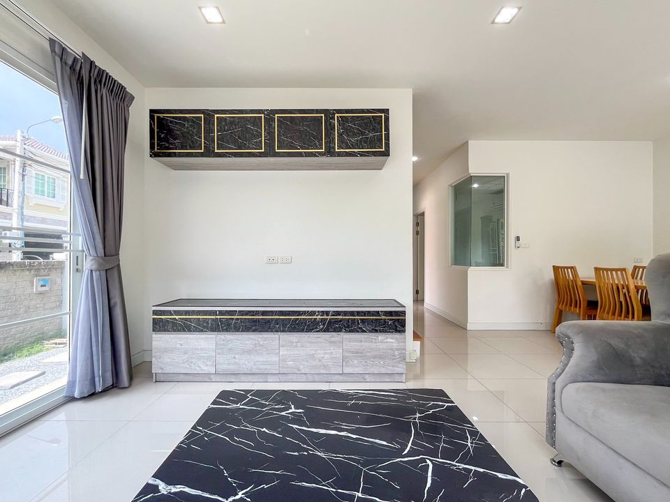 For RentHouseThaphra, Talat Phlu, Wutthakat : House for rent with furniture, Golden Neo Sathorn Village (Golden Neo Sathorn), 2-storey house, 3 bedrooms, 4 bathrooms, fully furnished, ready to move in, near Sathorn 10 minutes and BTS Wutthakat