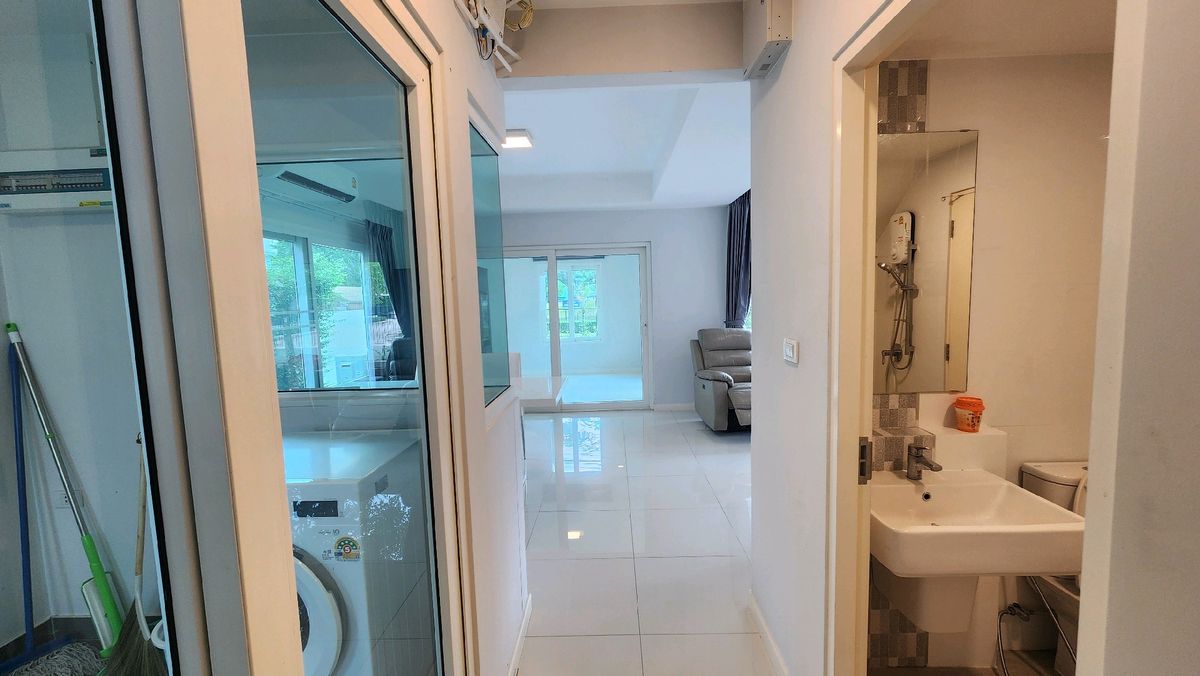 For RentHouseNawamin, Ramindra : Single house for rent, 3 bedrooms, Chaiyaphruek Village, Ram Intra-Chatuchak Expressway, corner house, nice to live in, can park two cars, large garden, view of the central garden