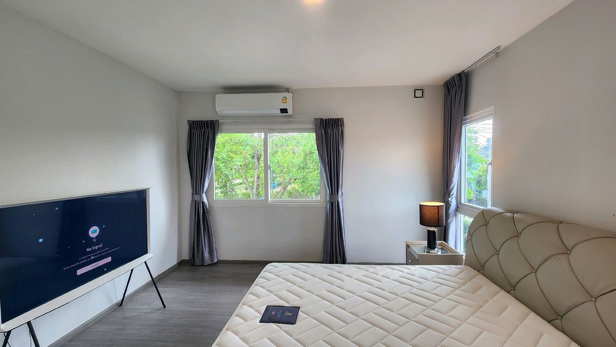 For RentHouseNawamin, Ramindra : Single house for rent, 3 bedrooms, Chaiyaphruek Village, Ram Intra-Chatuchak Expressway, corner house, nice to live in, can park two cars, large garden, view of the central garden