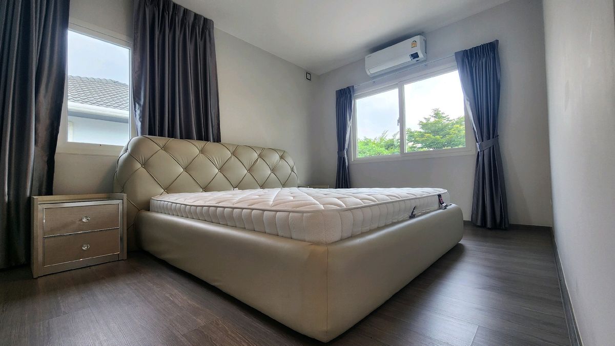 For RentHouseNawamin, Ramindra : Single house for rent, 3 bedrooms, Chaiyaphruek Village, Ram Intra-Chatuchak Expressway, corner house, nice to live in, can park two cars, large garden, view of the central garden