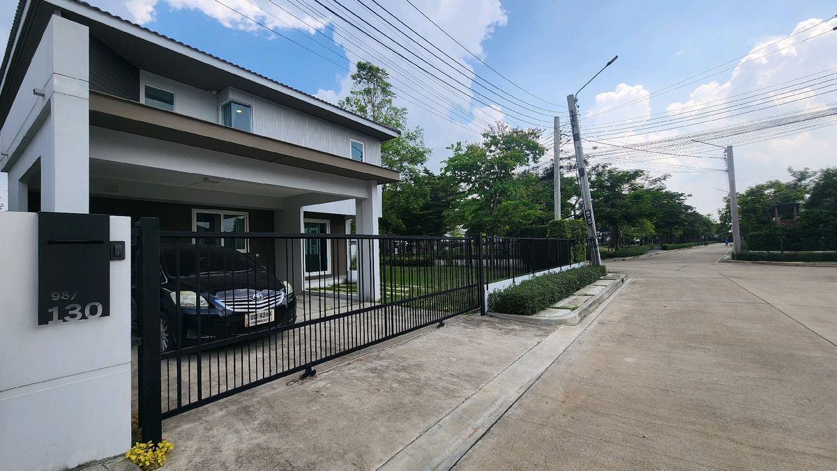 For RentHouseNawamin, Ramindra : Single house for rent, 3 bedrooms, Chaiyaphruek Village, Ram Intra-Chatuchak Expressway, corner house, nice to live in, can park two cars, large garden, view of the central garden
