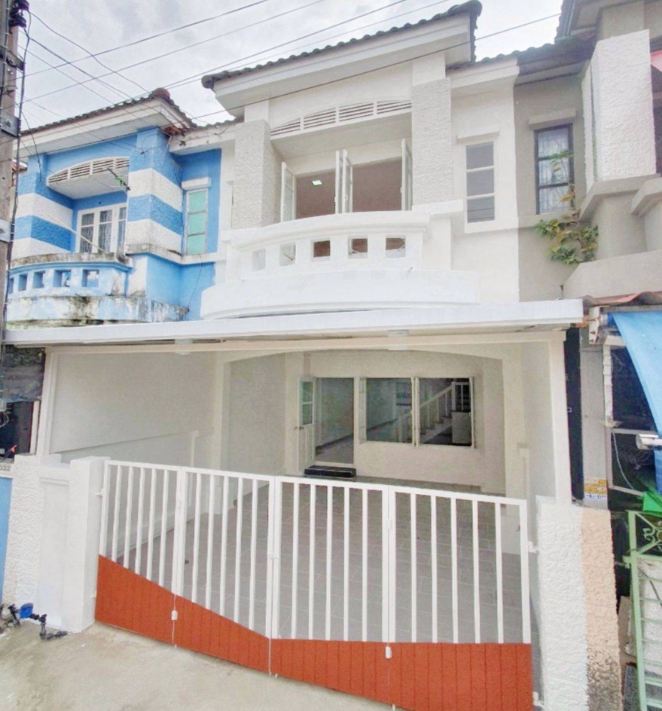 For SaleHousePathum Thani,Rangsit, Thammasat : Parichat Village, newly renovated townhouses ready to move in, special plot, additional bedroom on the ground floor
