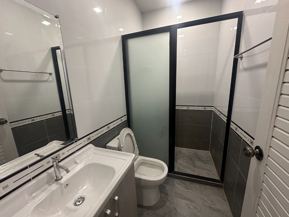 For RentTownhomePattaya, Bangsaen, Chonburi : For rent: 2-storey townhouse, modern style, Huai Yai, Pattaya